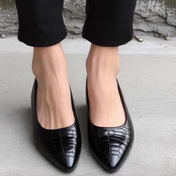 Corso Como Black Faux Reptile Leather Flats Size 9M - Picture 1 of 9
